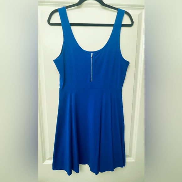 Express dress - Picture 4 of 5